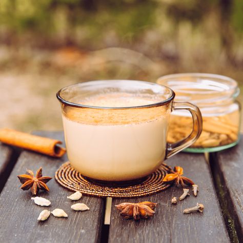 ayurvedic chai recipes Pitta Dosha Recipes, Ayurvedic Recipes Pitta, Vata Dosha Recipes, Ayurveda Breakfast, Ayurvedic Recipes Vata, Ayurvedic Drinks, Tulsi Tea, Chai Latte Recipe, Pitta Dosha