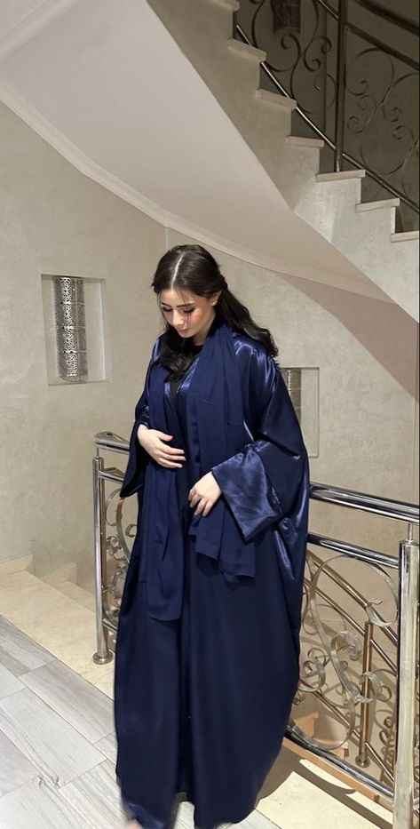 Hijabi Dubai, Dubai Abaya Fashion, Khaleeji Abaya, Photoshop Fails, Abaya Designs Latest, Dress Islamic, Abaya Fashion Dubai, Abaya Outfit, Abaya Hijab