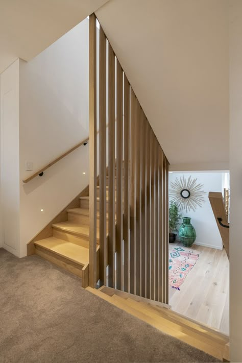 Indoor Stair Railing, Elegant Staircase, Staircase Design Ideas, Staircase Decor Ideas, Room Divider Ideas, Home Engineering, Divider Ideas, Staircase Decor, Indoor Window