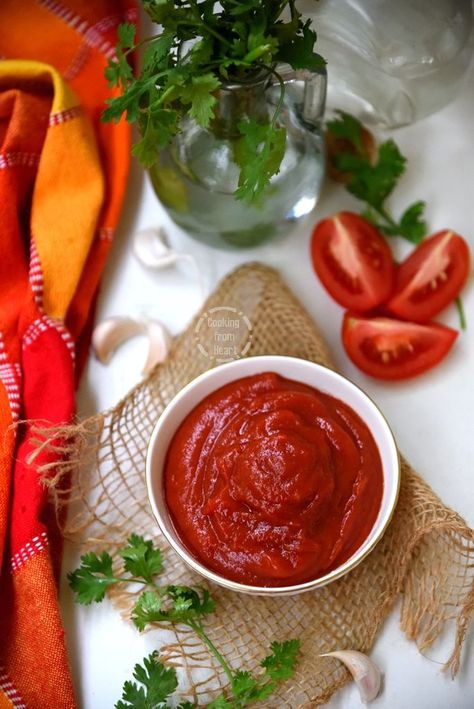 Ketchup Recipe Fresh Tomatoes, Heinz Ketchup Recipe, How To Make Ketchup, Homemade Tomato Ketchup, Tomato Ketchup Recipe, Bacon Cheese Potatoes, Ketchup Sauce, Ketchup Recipe, Easy Tomato Sauce