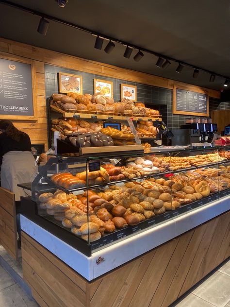 Bakery aesthetic bread colors yellow home Germany German German Bakery Shop, German Bakery Aesthetic, Panaderias Vintage Ideas, Rustic Bakery Interior, European Bakery, Bakery House, Bakery Shop Interior, German Bakery, Rustic Bakery