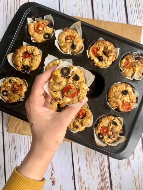 The Best Vegan Savoury Muffins | Vegan Pizza Muffin Recipe Savoury Muffins Vegetarian, Vegan Savoury Muffins, Healthy Savoury Muffins, Vegan Breakfast Muffins, Pizza Muffin, Lunches For School, Vegan School Lunch, Savory Muffins Recipes, Vegan Brunch Recipes