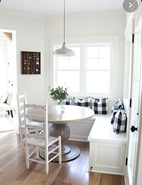 Diy Nook Bench, Built In Breakfast Nook, Seating In Kitchen, Breakfast Nook Bench, Nook Bench, Breakfast Nook Table, Banquette Seating In Kitchen, Nook Table, Kitchen Banquette