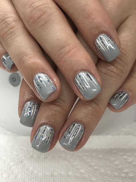 Grey Christmas Nails, Winter Gel Nails, Grey Gel Nails, Grey Nail Designs, Chrome Nail Art, Chrome Nails Designs, January Nails, Nail Colors Winter, Gray Nails