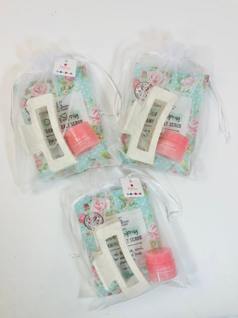 Bachelorette Party Favor, Bridal Shower Favor, Slumber Party Favor, Spa Party Favor, Party Favor, Birthday Party Favor, Sorority Girl Favor This is a unique and fun twist on a party favor for many occasions. Included in this party favor gift set is:  ✨ Bella Bear Vegan Ocean Spray Body Scrub or choose the Bella Bear Vegan Tropical Face Mask ✨ Mini Lip Mask ✨ MKay Style Hair Clip. Please send a message if you would like to switch out the hair clip color.  Please reach out with any questions or cu Skincare Party Favors, Cute Preppy Party Favors, Preppy Birthday Favors, Self Care Party Favors, Cute Gift Bags For Friends, Cheap Party Bag Ideas, Cute Party Favor Ideas, Birthday Bags For Adults, Party Favours For Teens