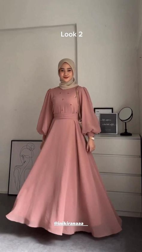 Satin Silk Bridesmaid Dress, Dress Wisuda Hijab Modern, Ide Dress Bridesmaid Hijab, Gaun Satin Dresses Hijab, Baju Dress Hijab Styles, Dress Braidsmaid Hijab, Design Dress Muslim, Model Dress Hijab, Dress Promnight Hijab