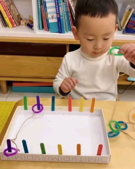 https://www.instagram.com/p/CLRRvEvnPWa/?igshid=9ez4jgmp67sj Preschool Fine Motor Activities, Easy Toddler Activities, Physical Activities For Kids, Kindergarden Activities, Baby Play Activities, Montessori Toddler Activities, Fun Classroom Activities, Preschool Fine Motor, Kindergarten Learning Activities