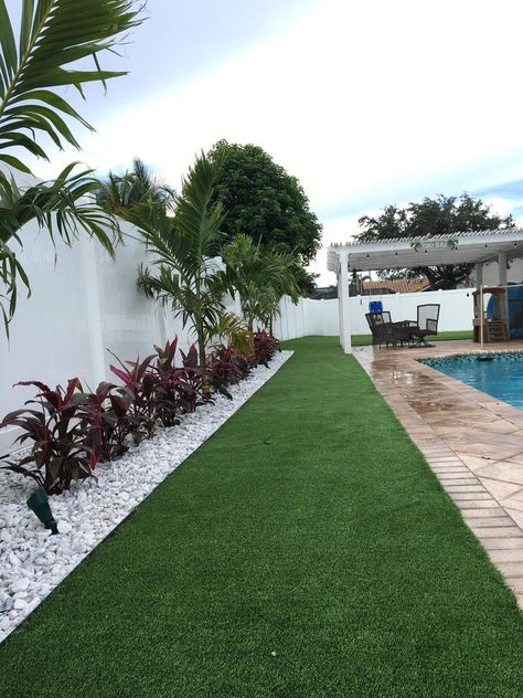 Turf Landscaping Ideas, Artificial Grass Backyard Ideas, Artificial Turf Around Pool, Artificial Grass Around Pool, Synthetic Grass Backyard, Artificial Grass Ideas, Artificial Turf Backyard, Artificial Grass Patio, Crystal Lantern