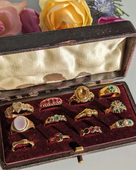 Old Fashioned Rings, Hey December, Yule 2024, Wizard Jewelry, Jewlery Storage, Antique Ring Box, Antique Rings Vintage, Jewelry Box Diy, Antique Jewelry Box