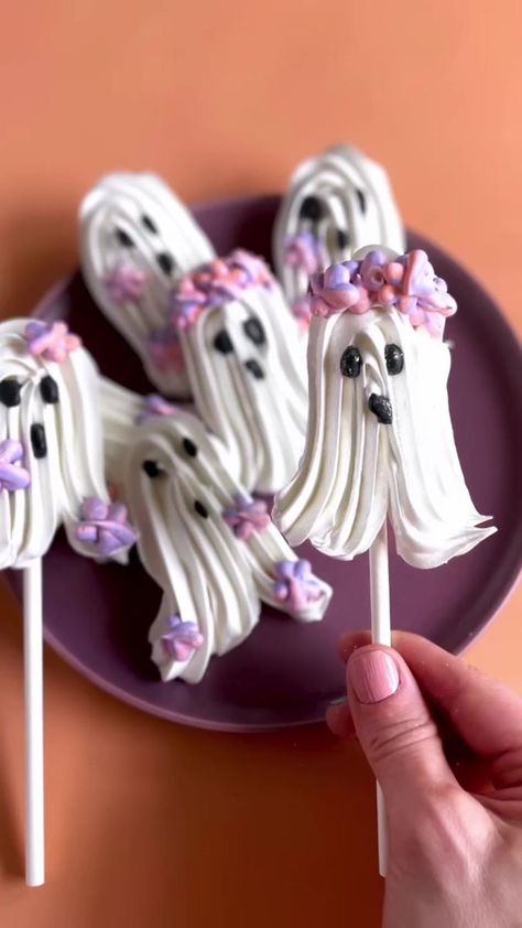 181K views · 1.2K reactions | Hippy Halloween! 🌸Ghost meringues👻Yay or nay? I’m using a 1M tip to pipe the ghosts and no.3 tip to make the flowers. #ghosts #meringue #retroaesthetic #halloweenbaking #halloweenideas #meringuecookies #hippystyle #halloweentreats | Sophia Mya Cupcakes Halloween Meringues, Meringue Halloween, Ghost Meringue, Halloween Meringue, Meringue Ghosts, Ghost Meringues, Monogram Cupcakes, Fun Halloween Desserts, Hippie Decor Style