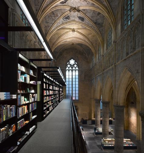 We’ve seen some breathtaking libraries in the past and this bookstore is no exception when it comes to innovative design. One branch of the popular Dutch bookstore chain Selexyz can be found right inside of a 13th century Dominican church in Maastricht, Holland. The project known as Selexyz Dominicanen Maastricht, designed by architecture firm Merkx … Church Conversions, Gothic Cathedral, Gothic Church, Modern Library, Old Churches, Library Design, Old Church, Architectural Inspiration, 인테리어 디자인