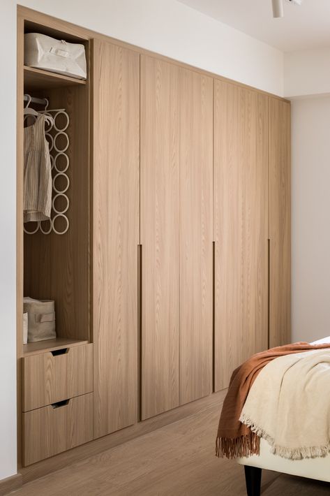 Japandi Bedroom With Wardrobe, Japandi Bedroom Closet Ideas, Modern Bedroom Closet Doors, Japandi Built In Wardrobe, Bedroom Design With Storage, Built In Closet Bedroom, Japandi Wardrobe Design, Room Closet Designs, Wall Closet Designs