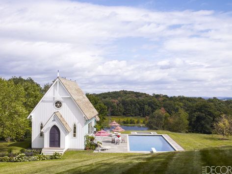 Driven by his love of simple country churches, artist Martin von Haselberg crafts a pool house on his property in Millbrook, New York, that is full of playful surprises. Crazy Pool, Chapel Conversion, Pool House Design, House In New York, Church Conversions, Church House, Modern Minimalist House, Family Pool, Bette Midler