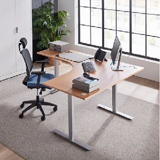 Feng Shui Office Layout, Desk Feng Shui, Feng Shui Office, Feng Shui Colors, Curved Desk, Standing Desk Office, Brown Desk, Green Desk, Desk Layout