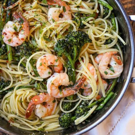 Shrimp Scampi With Linguini, Pasta Recipes Shrimp, Broccoli Rabe Pasta, Shrimp Pasta Recipes Easy, Shrimp Broccoli, Recipes Shrimp, Shrimp Scampi Recipe, Shrimp And Broccoli, Scampi Recipe