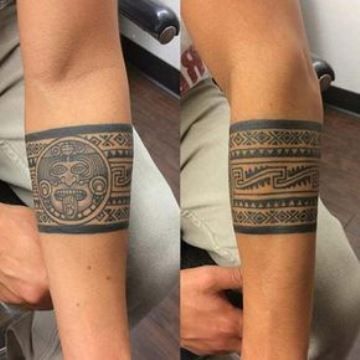 tatuajes aztecas y mayas en el brazo brazalete Maori Tattoo Frau, Tato Nama, Armband Tattoos For Men, Mayan Tattoos, Aztec Tattoos, Mexican Tattoo, A Tattoo Design, Tattoos Meaning, Aztec Tattoo Designs