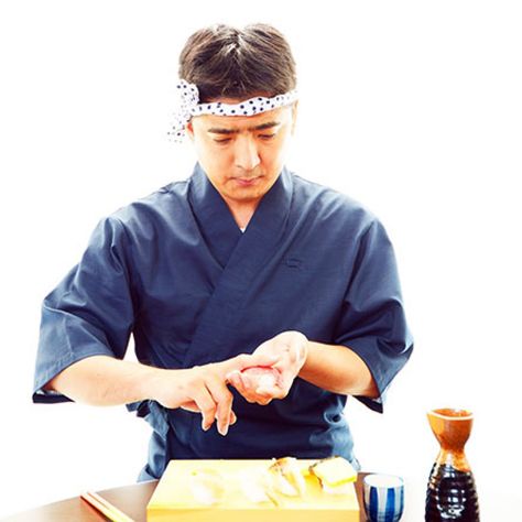 Why It Takes A Decade of Training to be a Head Sushi Chef Traditional Japanese Food, Drinking Design, Japanese Food Traditional, Noodles Soup, Food Game, Chef Clothes, Sushi Chef, Tuna Fish, Japanese Chef