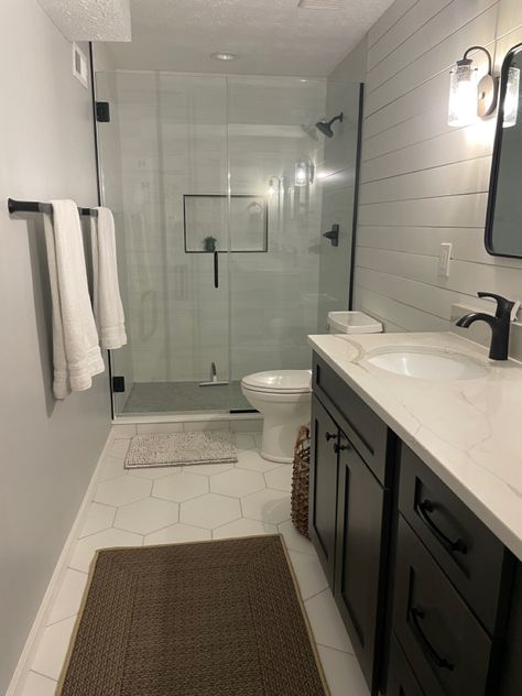 Medium Size Bathroom Ideas, Long Narrow Bathroom Layout, Medium Size Bathroom, Narrow Bathroom Layout, Long Narrow Bathroom, Organizing Bathroom, Simple Bathroom Designs, Guest Bathroom Remodel, Full Bathroom Remodel