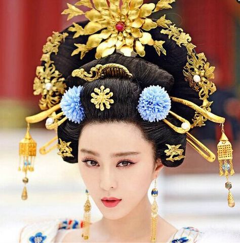 Empress Hairstyles, Chinese Empress, Chinese Clothing Traditional, Geisha Hair, Chinese Hair Accessories, Fascinator Hairstyles, Hair Png, Headpiece Hairstyles, Hair Accessories Set