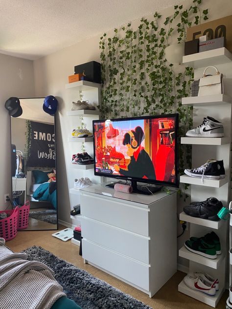 Sneakerhead Room, Mens Bedroom Decor, Hypebeast Room, Chill Room, Bedroom Setup, Dekorasi Kamar Tidur, Redecorate Bedroom, Ideas Living Room, Teen Bedroom Decor