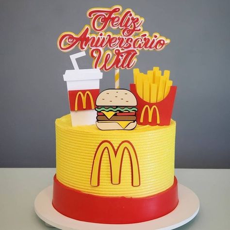 Mc Donald Cake, Cake Frosting Designs, Hamburger Party, Mcdonalds Recipes, Mcdonalds Birthday Party, Burger Cake, Buttercream Designs, Pancake Party, Cake Frosting