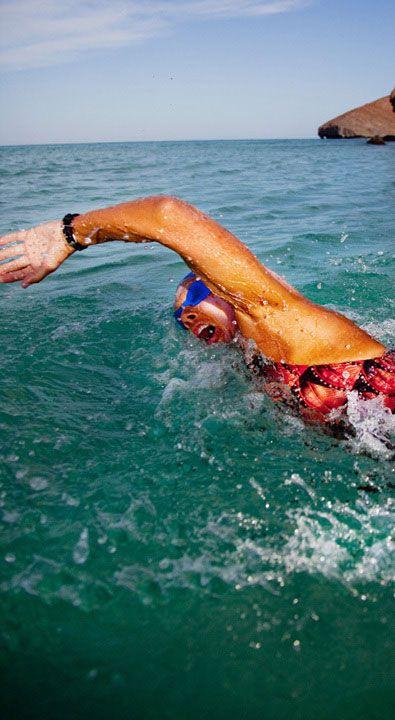 Openwater Swim, Swimming Inspiration, Workout Advice, Diana Nyad, Open Water Swim, Woman Swimming, Ocean Swimming, Spin Bike Workouts, I Love Swimming