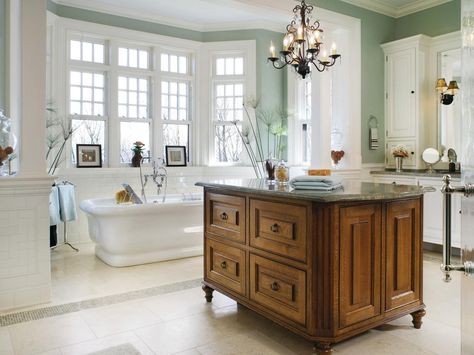 10 Designer Bathrooms Fit for Royalty | DIY Bathroom Ideas - Vanities, Cabinets, Mirrors & More | DIY Bathroom Island, Traditional Bathrooms, Bathroom Layouts, Transitional Bathroom, Bad Design, Dream Bathrooms, Bathroom Layout, Beautiful Bathrooms, White Bathroom