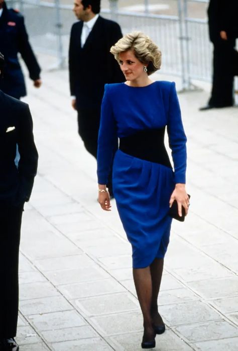 Photos of Princess Diana's most shocking outfits of all time - Insider Prince Diana, Diana Gown, Princess Diana Fashion, Princess Diana Pictures, Princes Diana, Diana Fashion, Diana Princess, Lady Diana Spencer, Charlotte Casiraghi