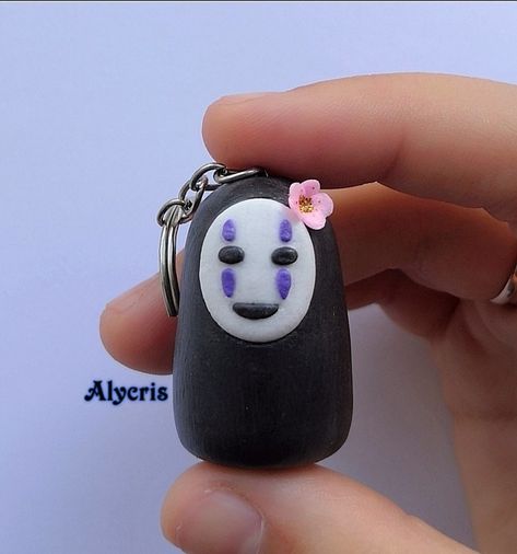 Anime Polymer Clay Ideas, Air Dry Clay Anime Ideas, Polymer Clay Anime Characters, Anime Clay Ideas, Clay Art Studio Ghibli, Anime Polymer Clay, Diy Anime Figure Polymer Clay, Clay Anime Keychain, Studio Ghibli Earrings Clay