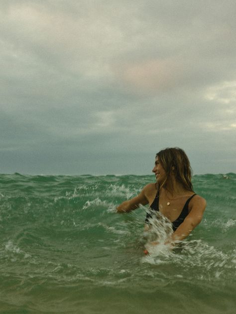 Halle Sandberg Aesthetic, Water Inspo Pics, Beachy Clean Girl Aesthetic, Beach Asthetics Photos Instagram, Coast Picture Ideas, Film Beach Aesthetic, Beach Esthetics, Blurry Beach Photos, Unique Beach Photos