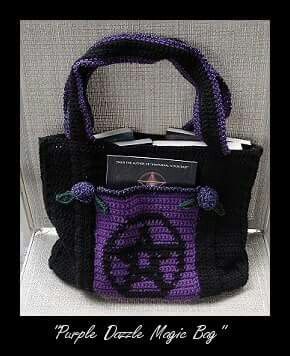 Bag Crochet Pour Halloween, Magic Bag, Confection Au Crochet, Crochet Design Pattern, Crochet Fashion Patterns, Crochet Diy, Halloween Crochet, Diy Crochet Projects, Free Crochet Patterns