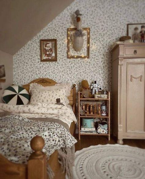 Cottagecore Kids Bedroom, Victorian Kids Room, Cottage Core Nursery, Farmhouse Kids Bedroom, Barn Home Decor, Vintage Toddler Rooms, Vintage Kids Room, Kids Bedroom Inspiration, Toddler Rooms