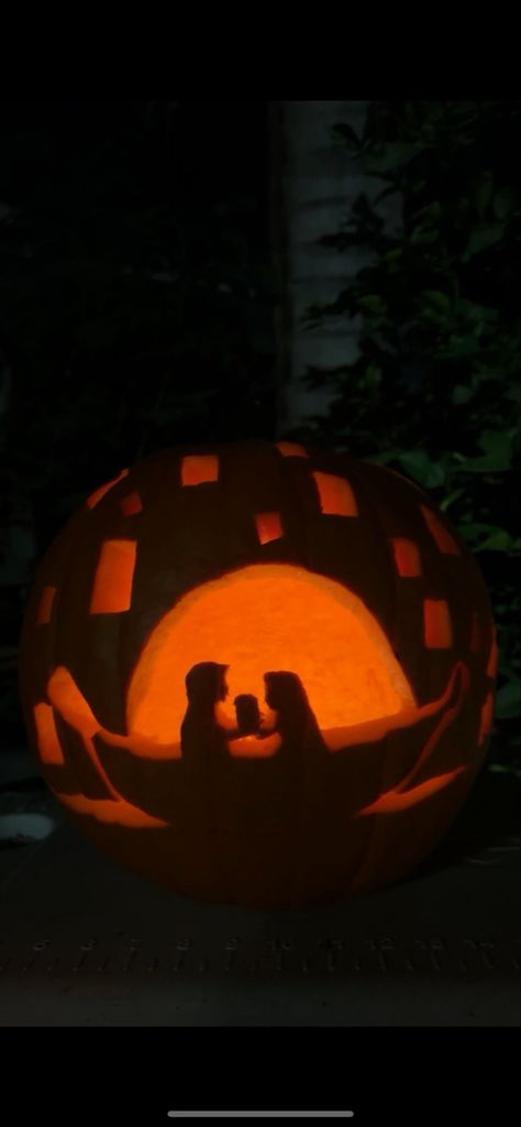 Tangled Pumpkin Carving, Pumpkin Carving Disney, Tangled Pumpkin, Couples Carved Pumpkins, Pumpkin Carving Halloween, Tangled Lanterns, Princess Pumpkin, Cute Pumpkin Carving, Character Pumpkins