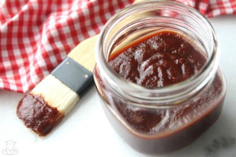 Sweet & tangy with a little kick, this maple chipotle BBQ sauce recipe has become a favorite on briskets, ribs, grilled chicken, pulled pork & burgers. Maple Chipotle Sauce, Chipotle Bbq Sauce Recipe, Chipotle Bbq Sauce, Barbecue Sauce Recipe, Pulled Pork Burger, Easy Coleslaw, Coleslaw Recipe Easy, Homemade Bbq Sauce, Chicken Salad Recipe Easy