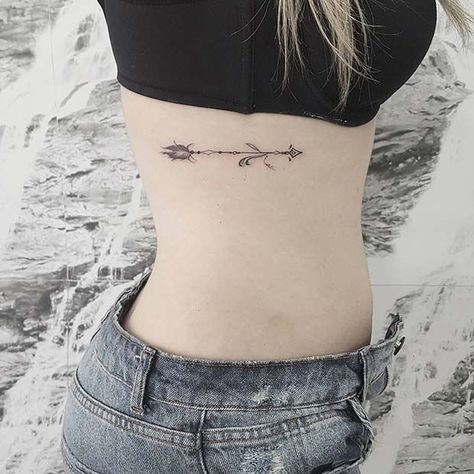 Tattoos For Women Ribs, Arrow Tattoo Ribs, Life Symbol Tattoo, Arrow Tattoo Ideas, Simple Arrow Tattoo, Mens Arrow Tattoo, Arrow Tattoos For Women, Targaryen Tattoo, Arrow Tattoo Design