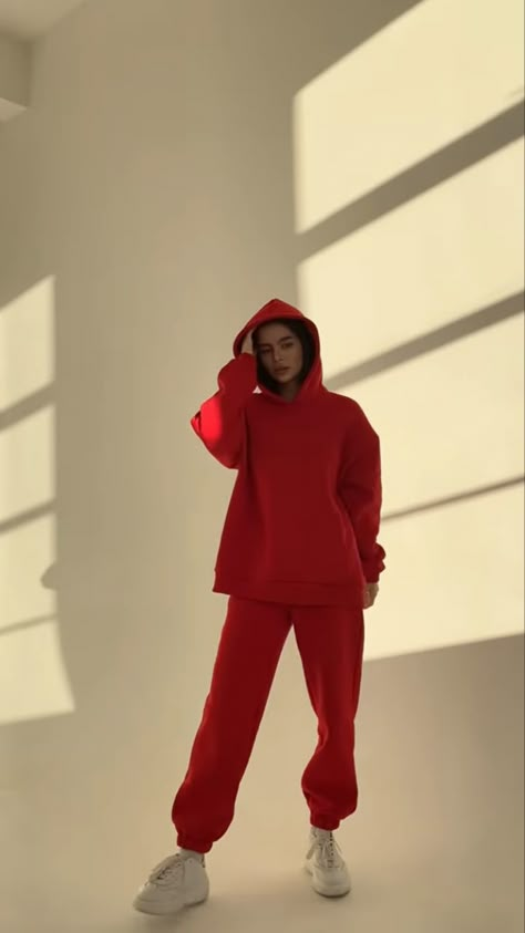 Red Sporty Outfit, Red Comfy Outfit, Sweatsuit Outfit, Cute Nike Outfits, Winter Fashion Outfits Casual, Cute Lazy Outfits, Street Fashion Photography, Streetwear Fashion Women, Sporty Outfits