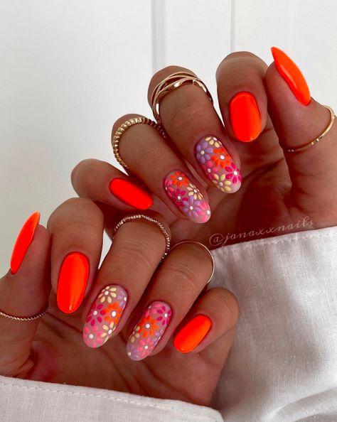 Neon Orange Gel Nails Short, Pink And Orange Flower Nails, Orange Flower Nails, Nail Designs White, Rose Gold Nail, White Nails With Gold, Orange Nail Art, Nail White, Summer Nails 2024