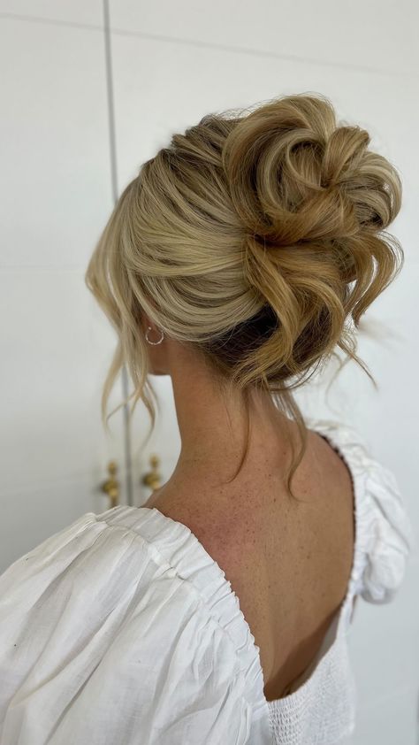 Blonde Hair Upstyles, Loose Bun With Curls, Winter Formal Updos, Wedding High Updos For Medium Hair, Bridal Hair Styles Long Hair, Mid Updo Hairstyles, Messy Low Bun Wedding Hair, Bridal Hair High Bun, Formal Up Do Hairstyles