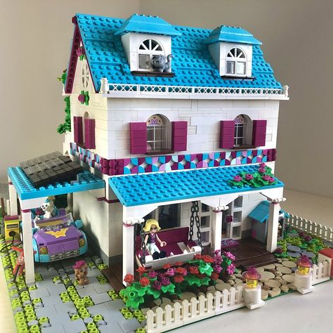 LEGO Friends Stephanie's House | I<3Holland | Flickr Lego Friends Sets Houses, Lego Friends House Ideas, Preppy Lego Builds, Diy Lego House, Lego Friends Ideas, Girls Lego, Lego Room Decor, Lego House Ideas, Lego Houses