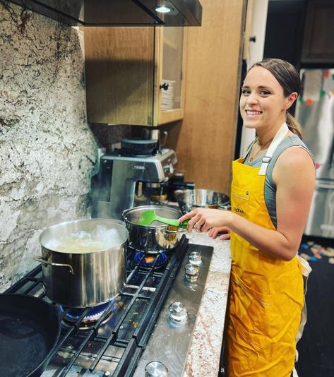 DUGGAR fans are calling out Jinger Duggar and her husband, Jeremy Vuolo, after she shared a shocking cooking video on Instagram. The reality TV family has faced backlash over their recipes in the past. On Friday, Jinger, 28, shared a video of herself cooking dinner for her husband and their kids. Jinger captioned the post: […] Jinger Vuolo, Jinger Duggar, Jeremy Vuolo, Duggar Family, 19 Kids And Counting, 19 Kids, Rigatoni, Cooking Videos, Cooking Dinner