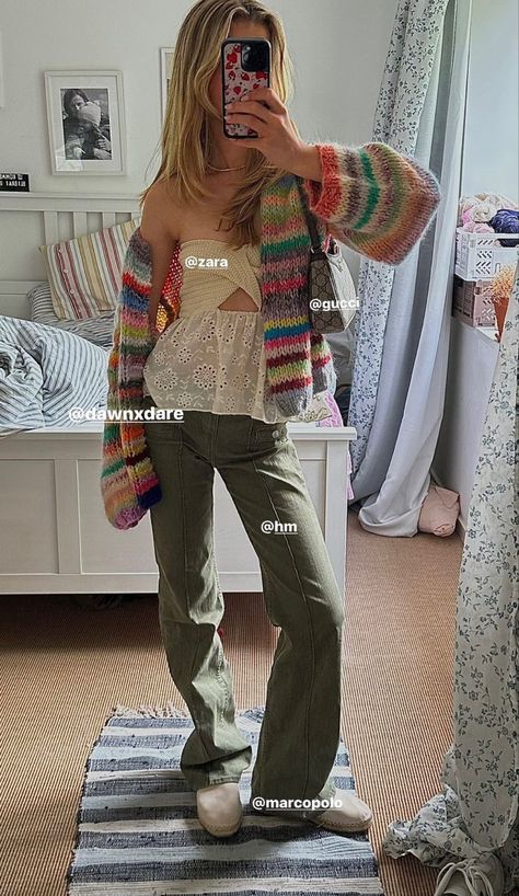 Cardigan Outfit Colorful, Multicolor Cardigan Outfit, Colorful Cardigan Outfit, Cool Girl Style, Cardigan Outfit, Thrifted Outfits, Colored Cardigans, Cardigan Outfits, Stockholm Fashion