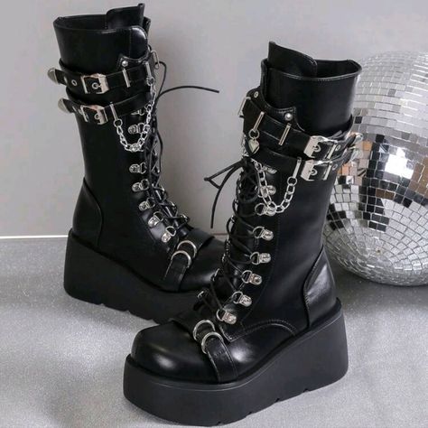 Blackpunk Style Thick Heel Platform Motorcycle Boots With Chain & Buckle Side Zipper Upper Material: Pu Leather Lining Material: Mesh Insole Material: Fabric Outsole Material: Pur Chunky Platform Combat Boots, Cute Ankle Boots For Women, Platform Goth Boots, Goth Punk Fashion, Motorcycles For Women, Punk Fashion Women, Blonde Photoshoot, Clockwork Creepypasta, Spiked Boots