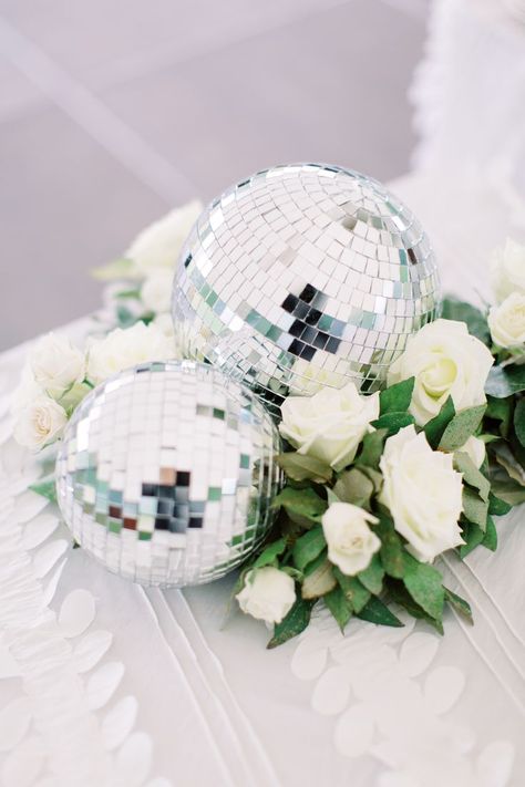 Disco Wedding Centerpieces, Blue And Silver Party Decorations, Disco Ball Wedding, Wolf Christmas, 60th Anniversary Parties, Silver Party Decorations, Disco Birthday, Torte Decorate, Disco Birthday Party