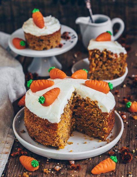 Carrot Cake Vegan, Creamy Frosting, Vegan Carrot Cakes, Vegan Cake Recipes, Cake Vegan, White Frosting, Carrot Cake Recipe, Mini Cake, Easy Delicious Recipes