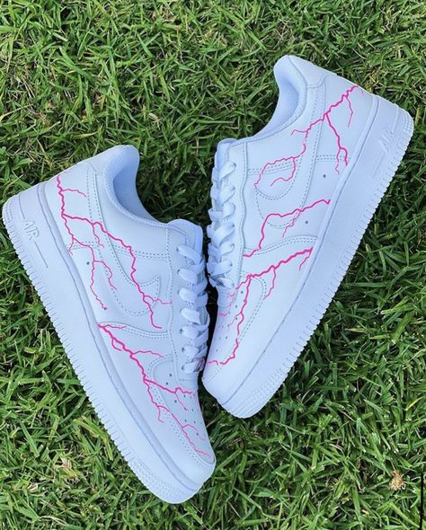 Air Force Costume, Lightning Shoes, Cool Designs To Draw, Sharpie Shoes, Custom Af1, Custom Sneakers Diy, Wrestling Shoes, Shoes Drawing, All Nike Shoes