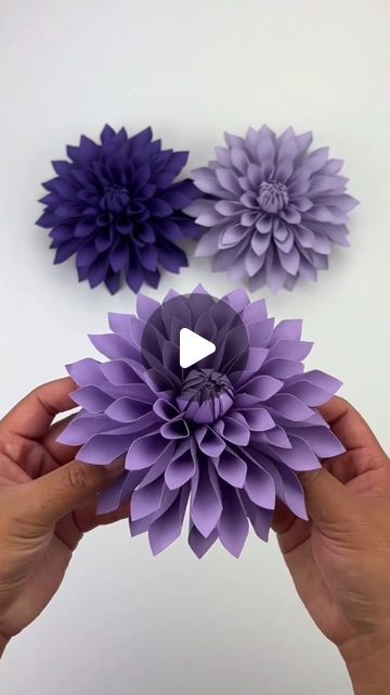 Diy Gifts Flowers Ideas, Folding Paper Flowers Diy, Cricut Paper Flower Bouquet, How Do You Make Paper Flowers Diy Crafts, New Flower Bouquet Ideas, Paper Flowers Pattern, Making Paper Flowers Tutorials, Diy Dahlia Paper Flower, Diy Paper Dahlia