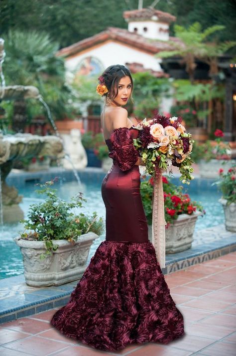 Red And Gold Spanish Wedding Ideas Burgundy Wedding Dress, Spanish Style Wedding, Spanish Dress, Spanish Wedding, Boda Mexicana, Alternative Wedding Dresses, Red Wedding Dresses, Mexican Wedding, Lace Bridal Gown