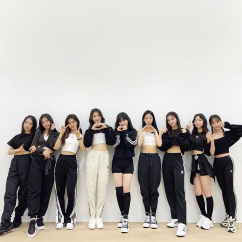 Nmixx Dance Practice Outfit, Practice Outfits Kpop, Dance Practice Outfits Kpop, Kpop Idol Stage Outfits, Idol Stage Outfits, Uni Clothes, Dance Practice Outfits, Kpop Performance, Korean Ootd