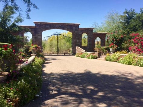 Ranch Backyard, Ranch Entrance, Farm Retreat, Mexican House, House Entry, Entry Gate, Hacienda Style Homes, Dream Mansion, Mexican Home