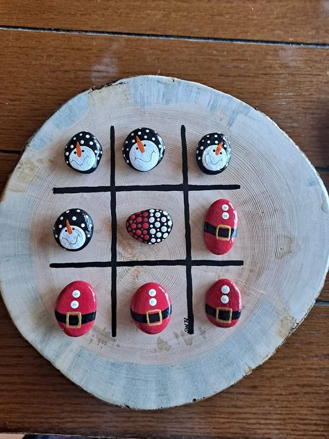 Tic Tac Toe Rocks, Christmas Tic Tac Toe, Diy Yard Games, Kids Market, Painted Rocks Kids, Christmas Rock, Tic Tac Toe Game, Christmas Activities For Kids, Diy Christmas Decorations Easy